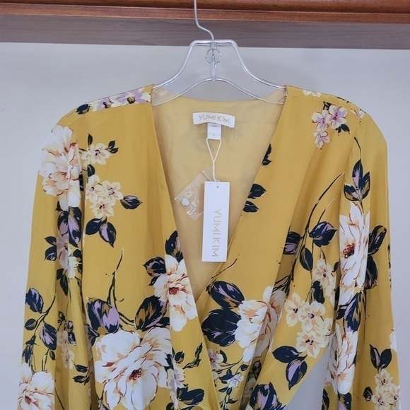 Yumi Kim Queen Bee Wrap Blouse Floral Print Size Large - Picture 5 of 11
